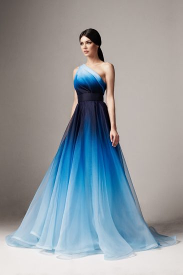 Rochie de seara albastra de lux lunga realizata din tul cu aspect bufant Ana Radu