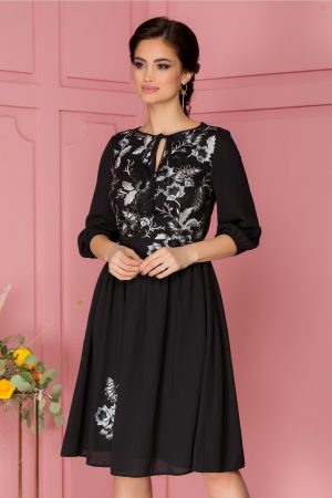 Rochie de seara neagra accesorizata cu broderie florala LaDonna